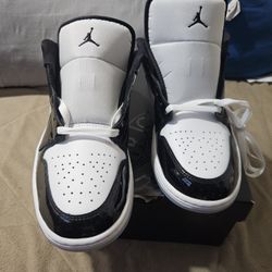 JORDAN 1 LOW SIZE 11 NEW