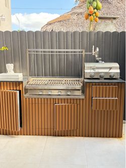 Bbq con mueble de gabetas y puertas