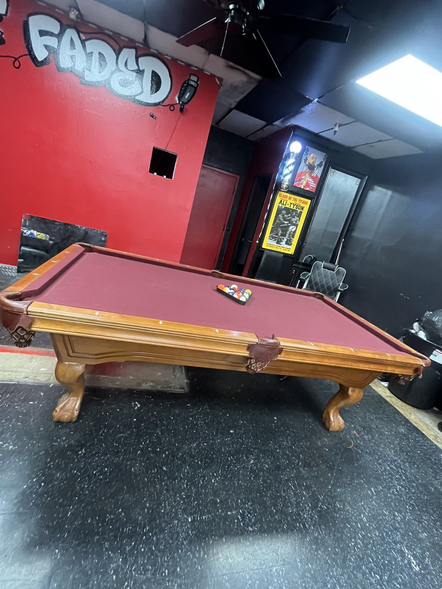 POOL TABLE FOR SALE !