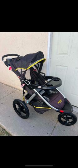 BABY TREND JOGGER STROLLER