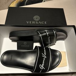 Versace Limited Edition CursiveSignature Black Men’s Sandals
