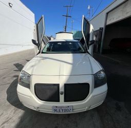 2005 Dodge Magnum SE