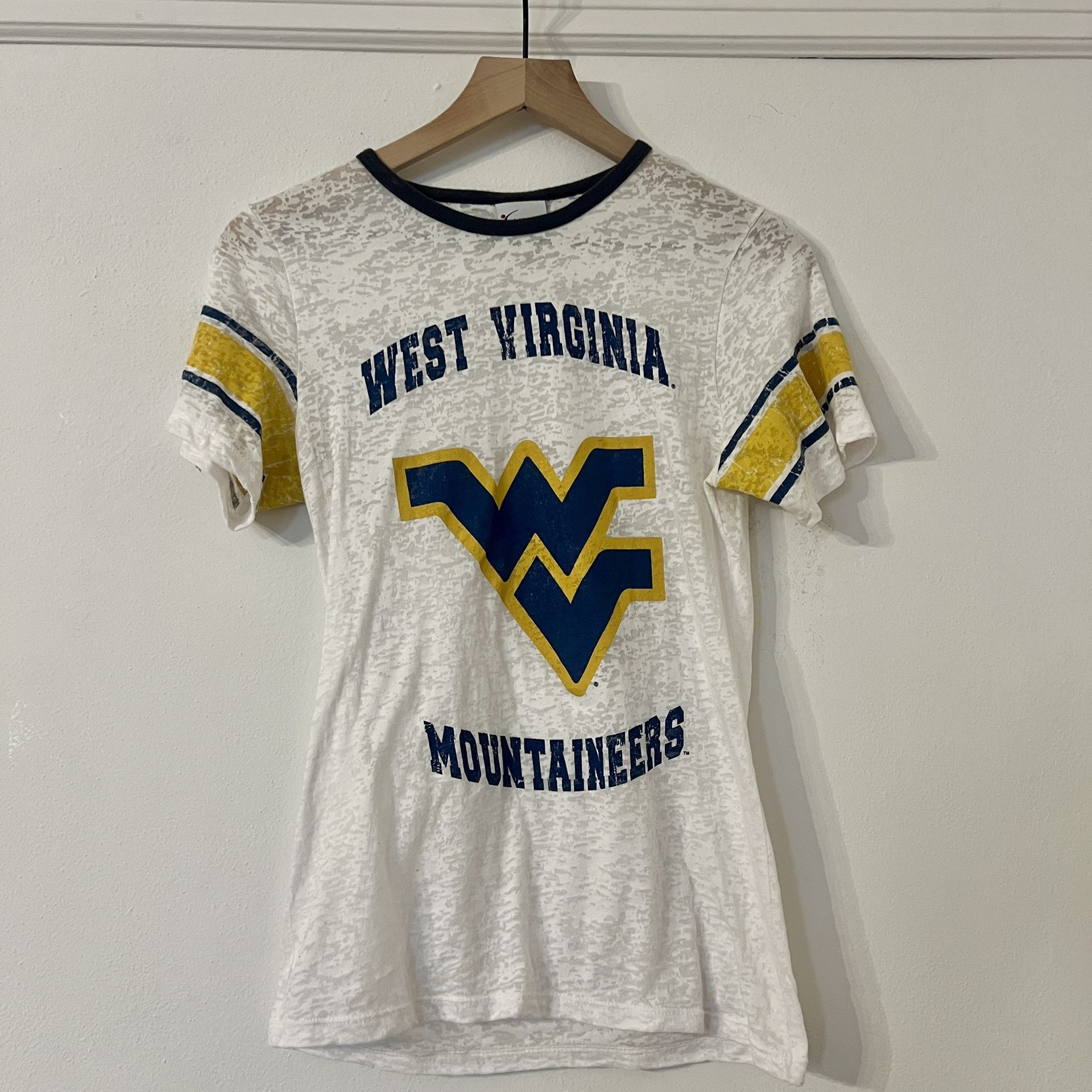 Campus Lifestyle Women’s WVU Mountaineers white Tee flying WV med West Virginia 