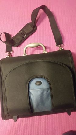 Laptop carrying briefcase