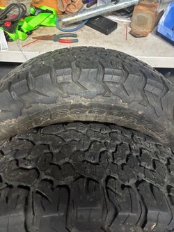 (2) Bfg a/t  285/75r17 tire