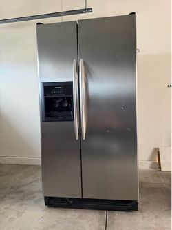 Kitchen Aid refrigerator / fridge
