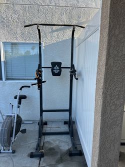 Pull up bar station