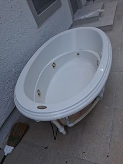 Oval Whirlpool Jetted Bathtub White