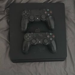 fully functional ps4 with 2 controllers 