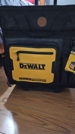 Dewalt 18inch roller tool bag IP54 water rating