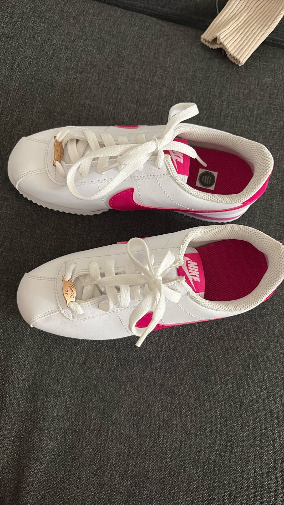 pink nikes size 4Y