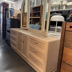 Thomasville Postmodern 9 Drawer Dresser with Trifold Mirror Very Good Condition 