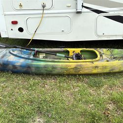 9.5ft Sit In Perception Sound 9.5 Kayak blue/yellow /green  with paddle
