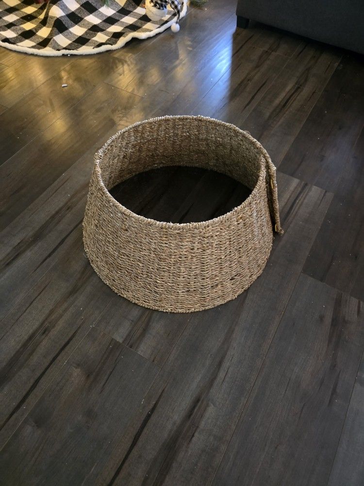 Tree Skirt Wiker Material