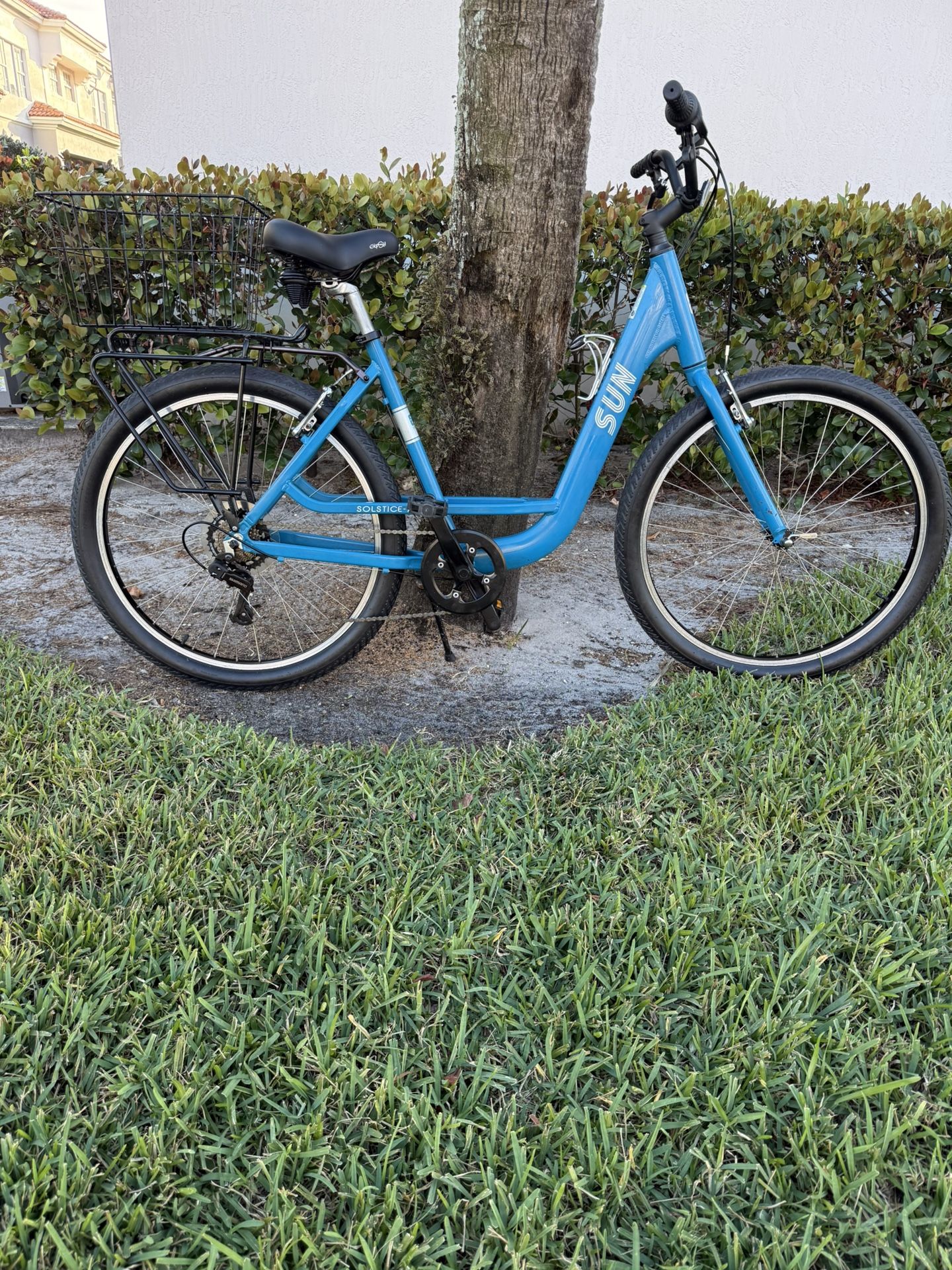 SUN Solstice medium frame 27.5 inch wheel seven speed new condition step down