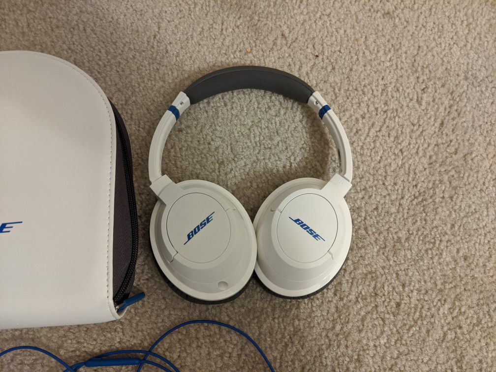 Bose Soundtrue wired headphones, white