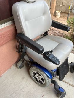 Motorized mobility chair