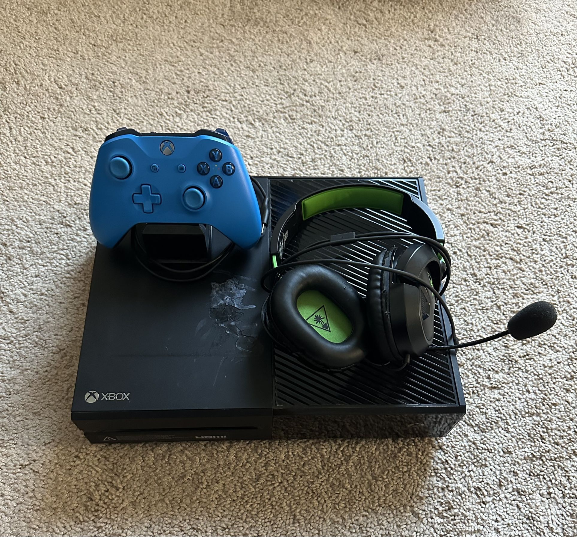 Xbox One With Accessories 