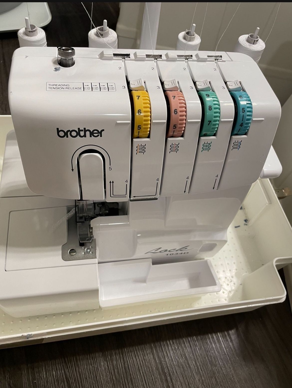 Brother Serger Overlock Machine With A Case