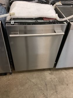 KitchenAid 24 in. Top Control Built-in Dishwasher in Stainless Steel New Scratch and Dent