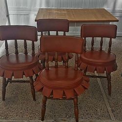 Dining   / 5 Chairs 