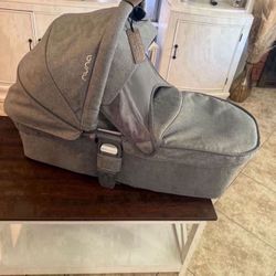Nuna Bassinet 
