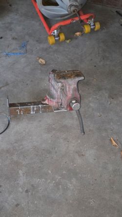 Heavy Duty Bench Vise with 2" Trailer Hitch Mount Receiver Arm