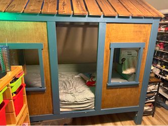 Twin size fort bed