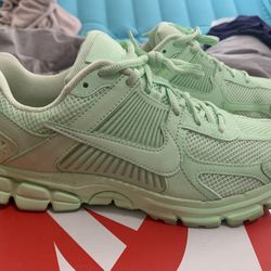 Nike Zoom Vomero 5 8 Men’s 