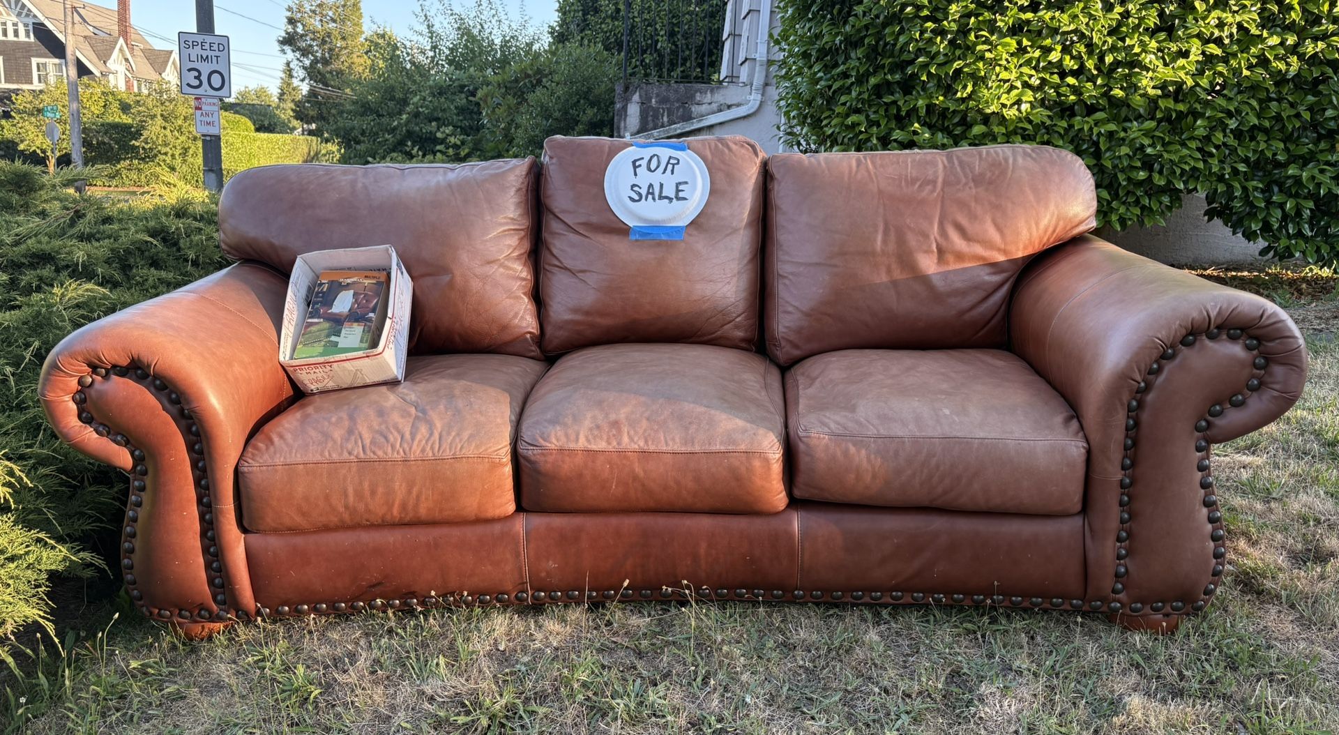 HIGH END LEATHER COUCH SOFA
