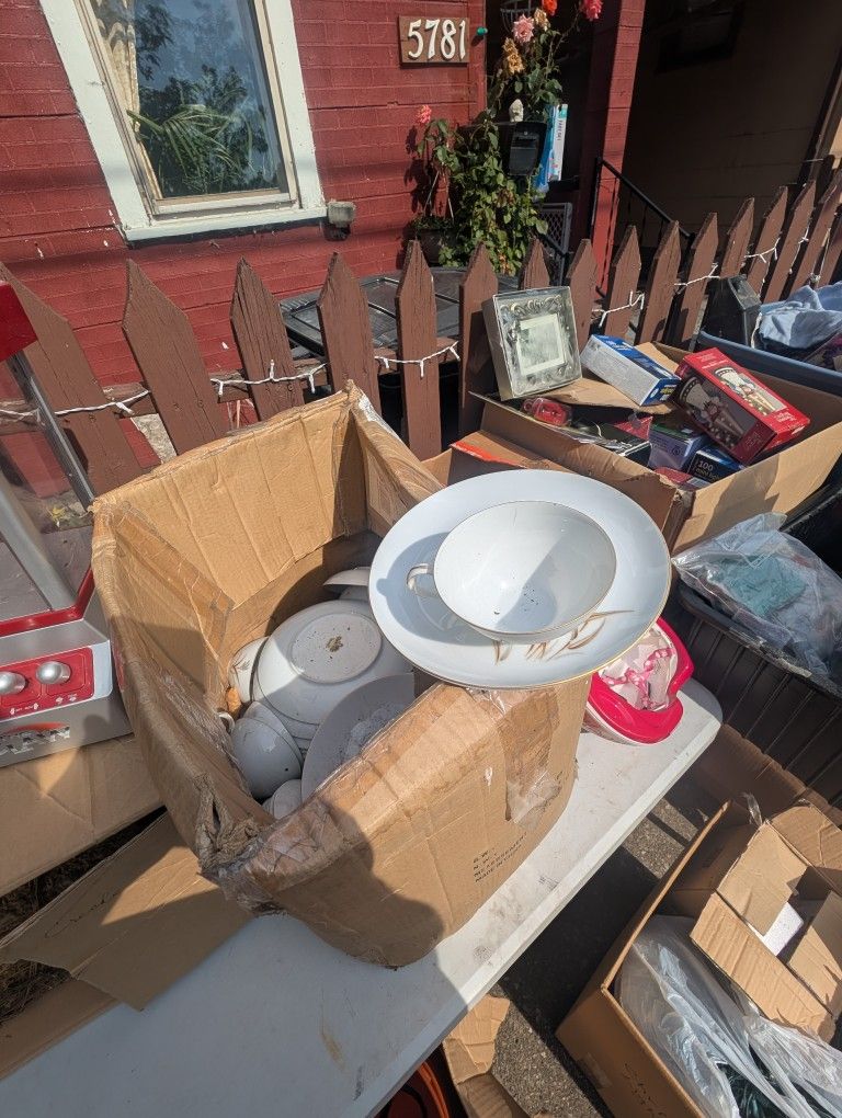 Today Saturday September 13 Yard Sale 5781 Portage Av Cleveland Ohio 44127
