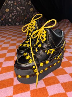 YRU Smiley Face Platform Boots