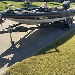 19 Foot Tracker Boat 175 Evintrude Motor