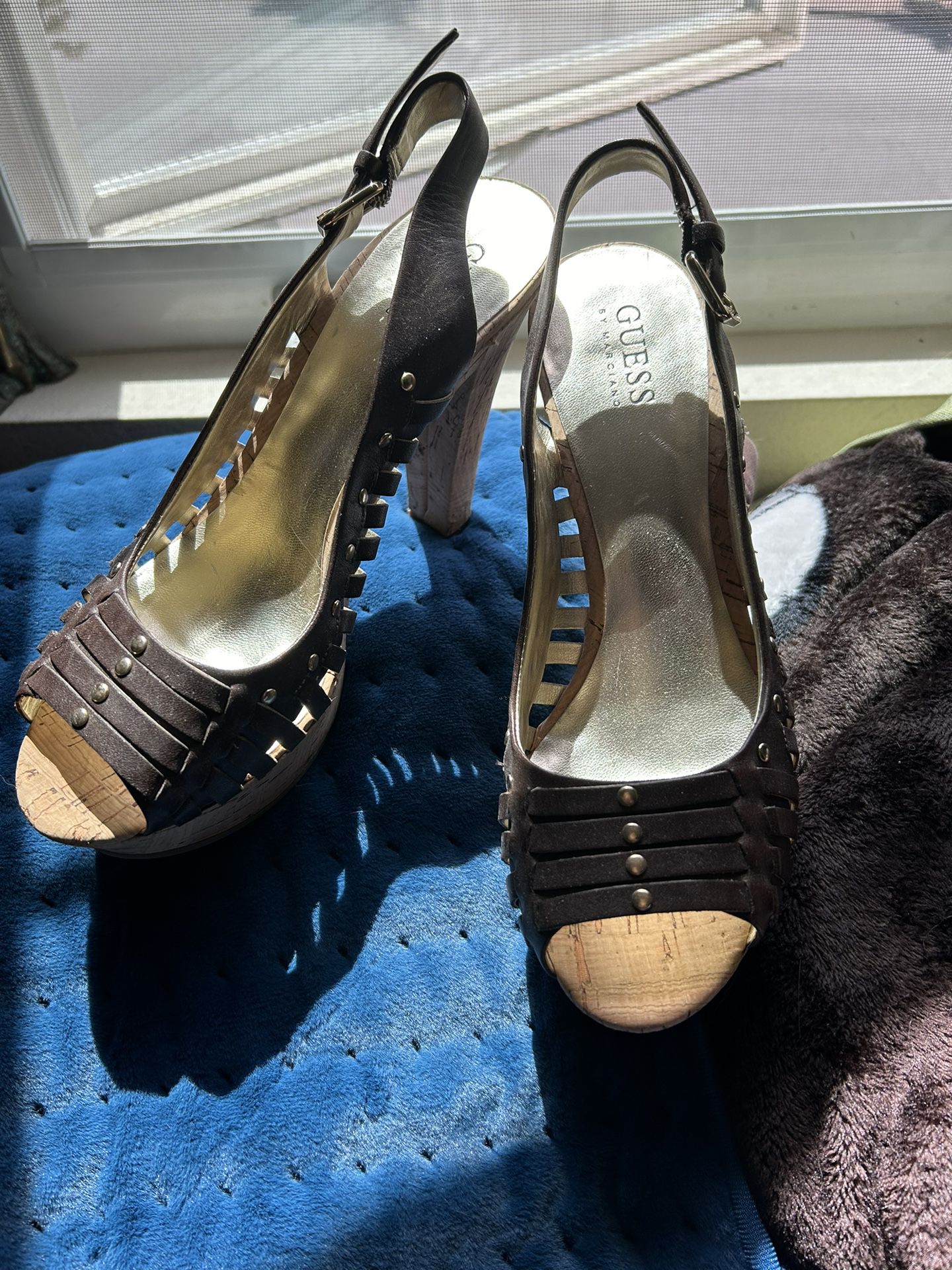 NEW AND NEVER WORN SIZE 8 CUTE PLATFORM HEELS