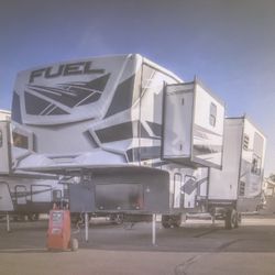 2022 FUEL 362 TOYHAULER 