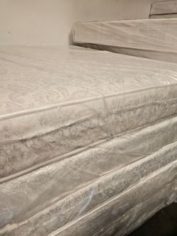 Queen set $189 >> Mattress And Box Spring
