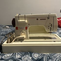 Bernina 817 Sewing Machine With Pedal
