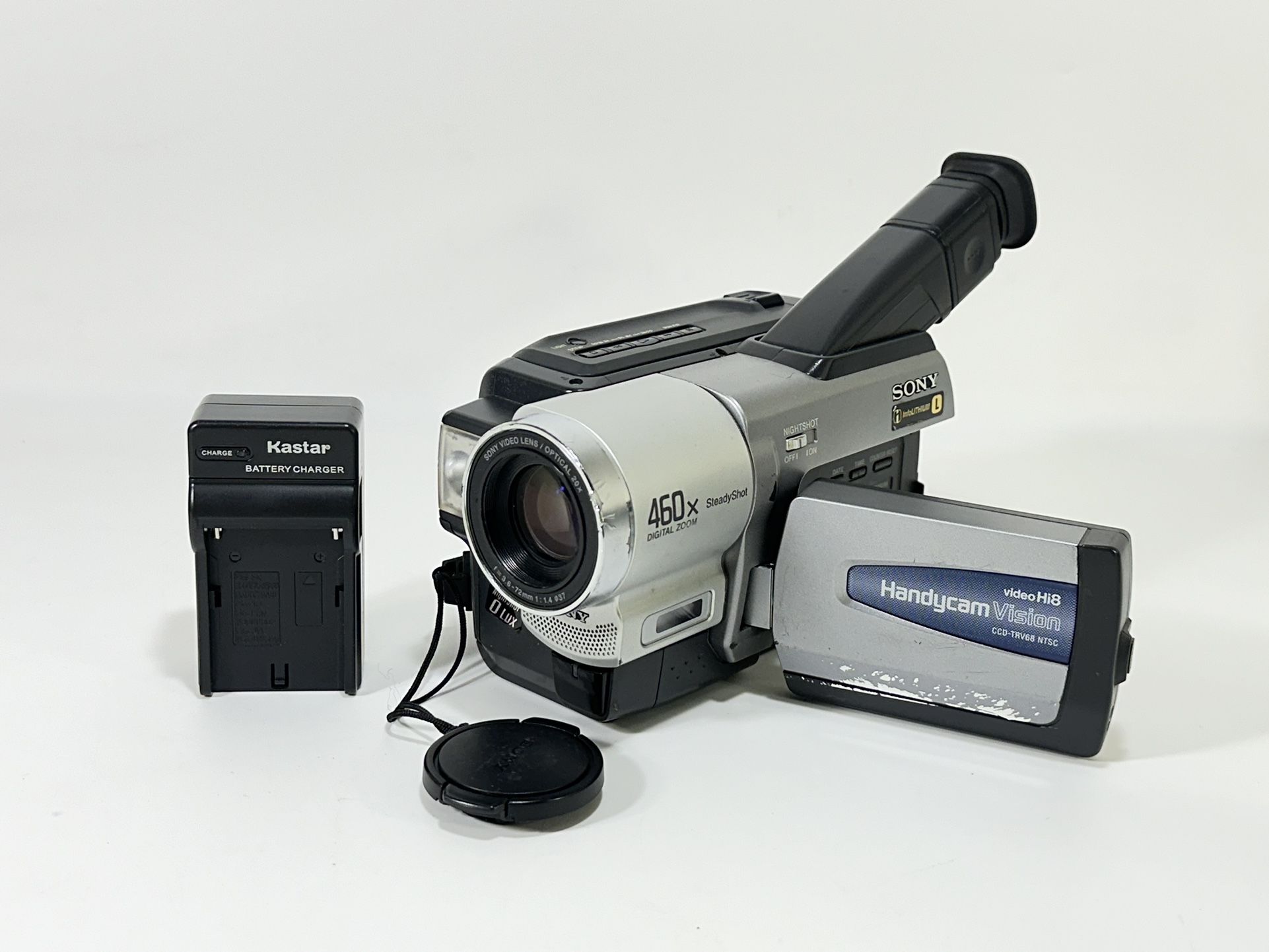 Sony CCD-TRV68 NTSC Handycam Vision Video Hi8 Camcorder with Battery & Charger