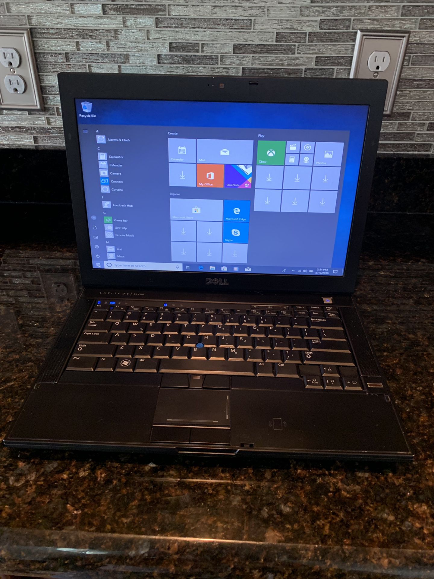 14" Dell Latitude E6400 Laptop with Webcam, Windows 10 and Microsoft Office.
