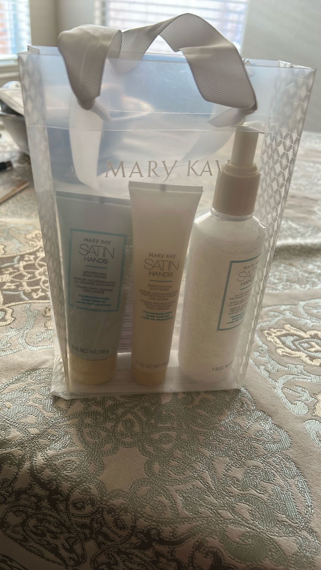 Mary Kay Satin Hands Set – Brand New