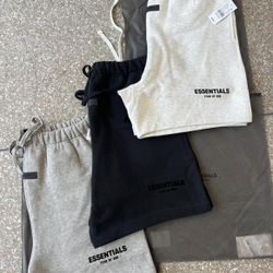 Essentials Shorts 