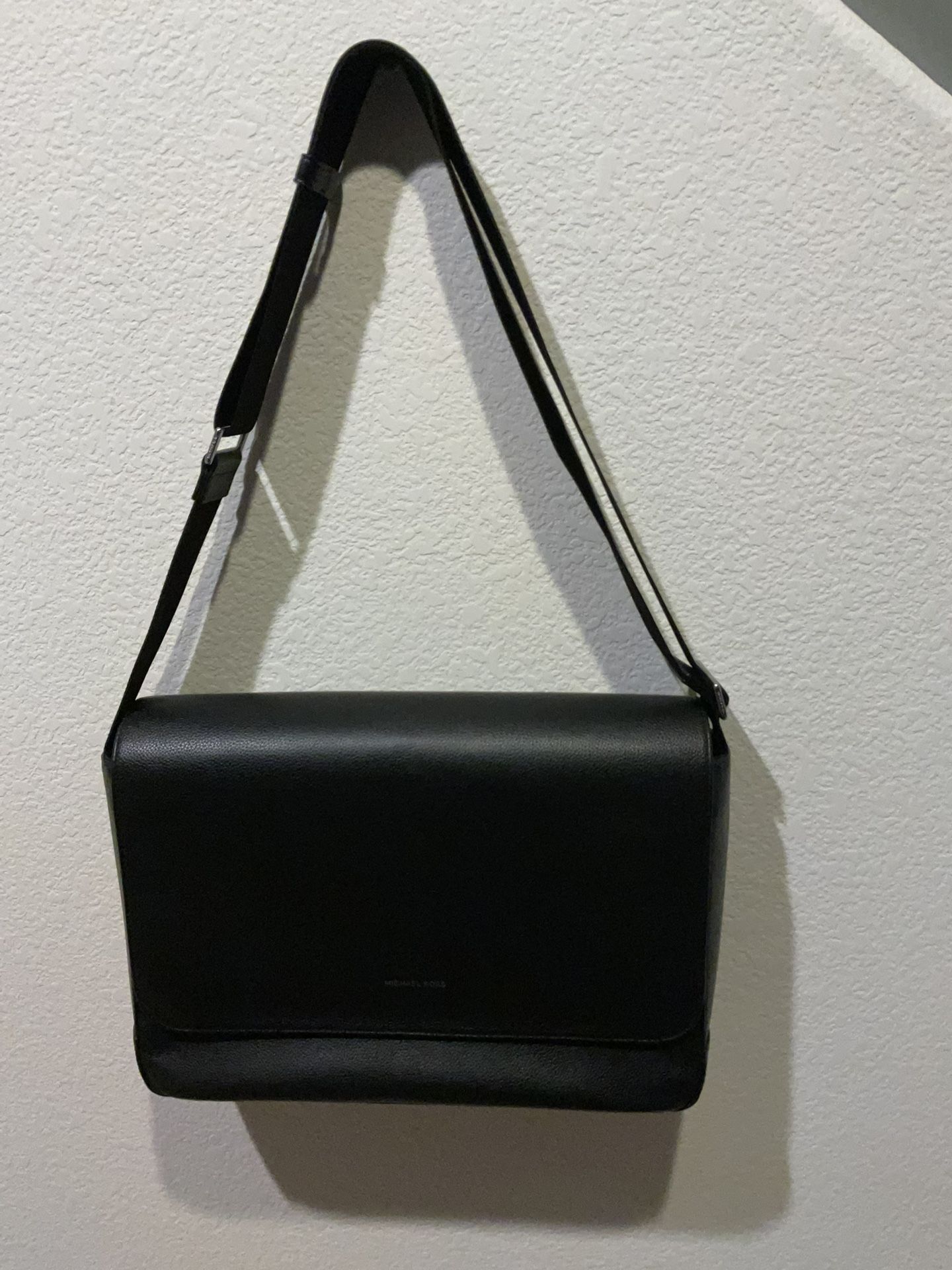 Nice Michael Kors Messenger Bag