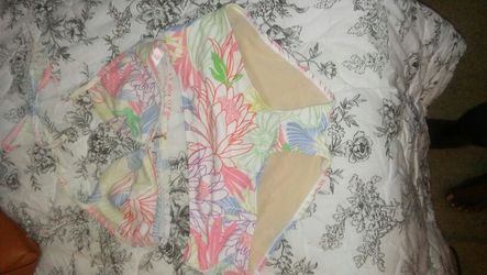 Victoria secret 2pc bathing suit top sz34b..bottom med