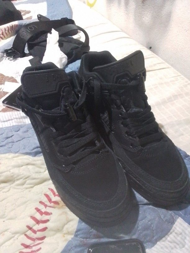 Jordan's Black 6.5