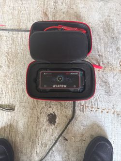 Wireless car charger/jump starter