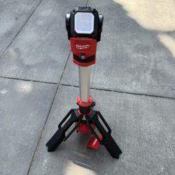 Rocket Led Stand Work Light Milwaukee M12