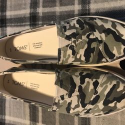 Woman’s Toms Olive Camouflage Print