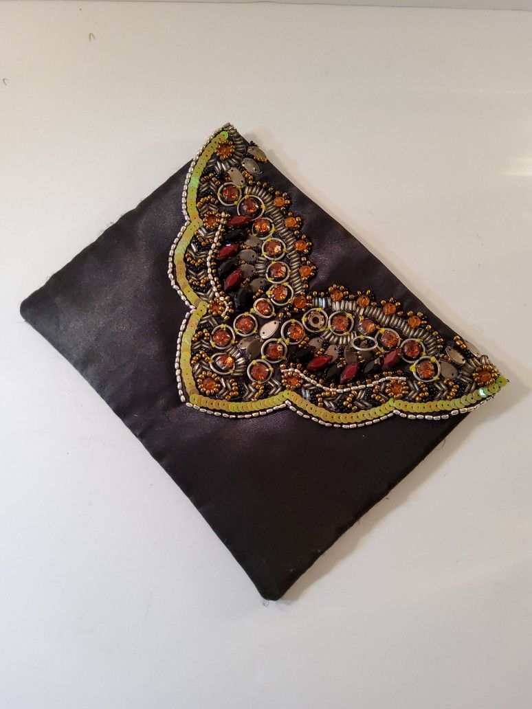 A Beautiful Makeup Bag Or Night Purse . Check Size .