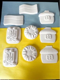 Free Plaster Figures Set (9 Pieces)