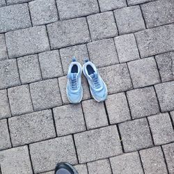 Girls Reebok Shoes Size 1 Like New 